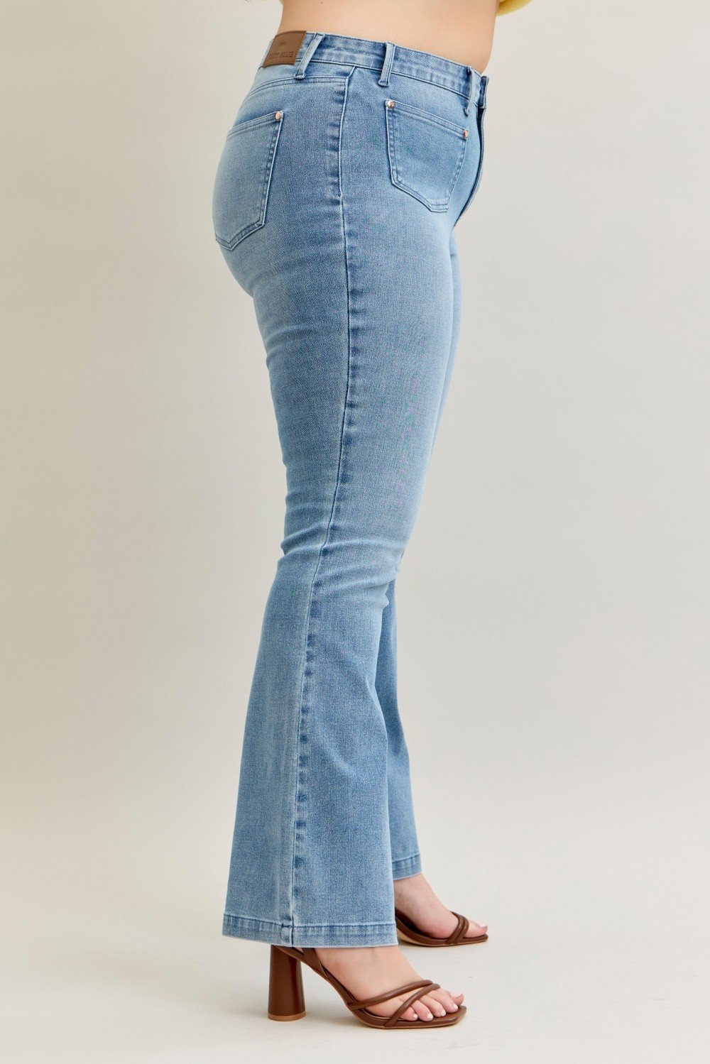 Mid-Rise Bootcut Jeans with Contrast Wash & Front Patch Pockets - Image 9